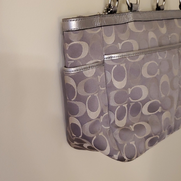 Coach - Picture 4 of 14